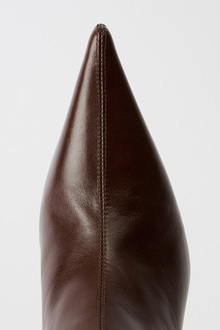Our Legacy - Slim Boot Castagno Satin Bovine