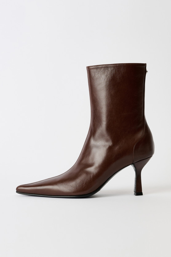 Our Legacy - Slim Boot Castagno Satin Bovine