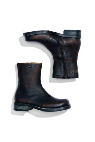 Camion Boot Hard Distressed Navy Leather