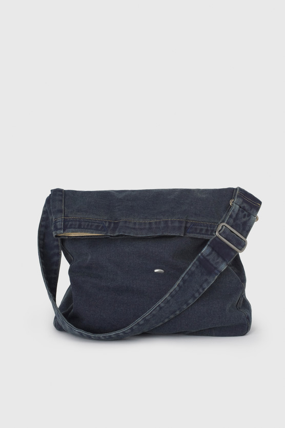 バッグ ourlegacy sling bag Our Legacy - Sling Bag Washed Black Denim