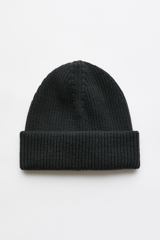 モーガン蔵人さん着用　OUR LEGACY KNIT HAT Our Legacy - Knit Hat Off Black Rustic Merino