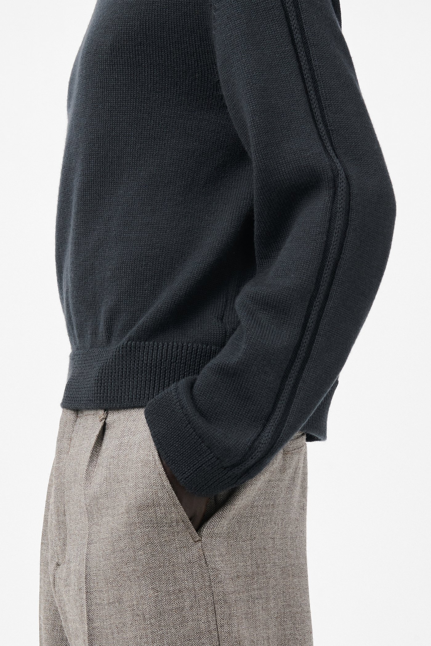 TRUE ROUNDNECK 4