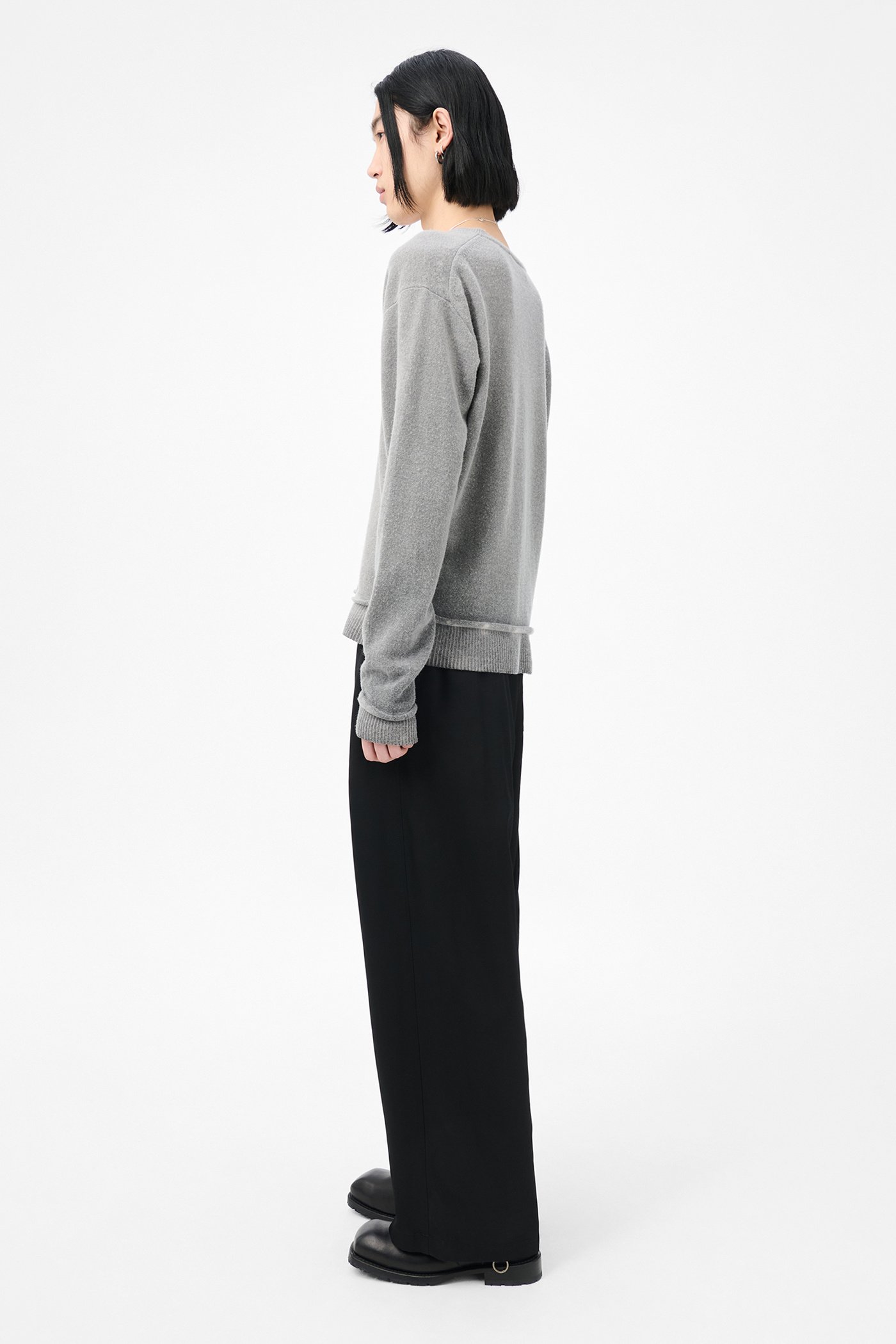PARALLEL V-NECK 4