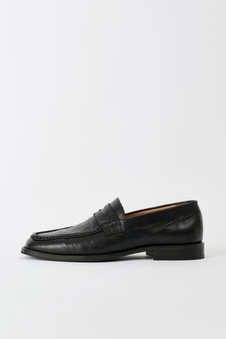 Light Loafer True Dyed Black Leather