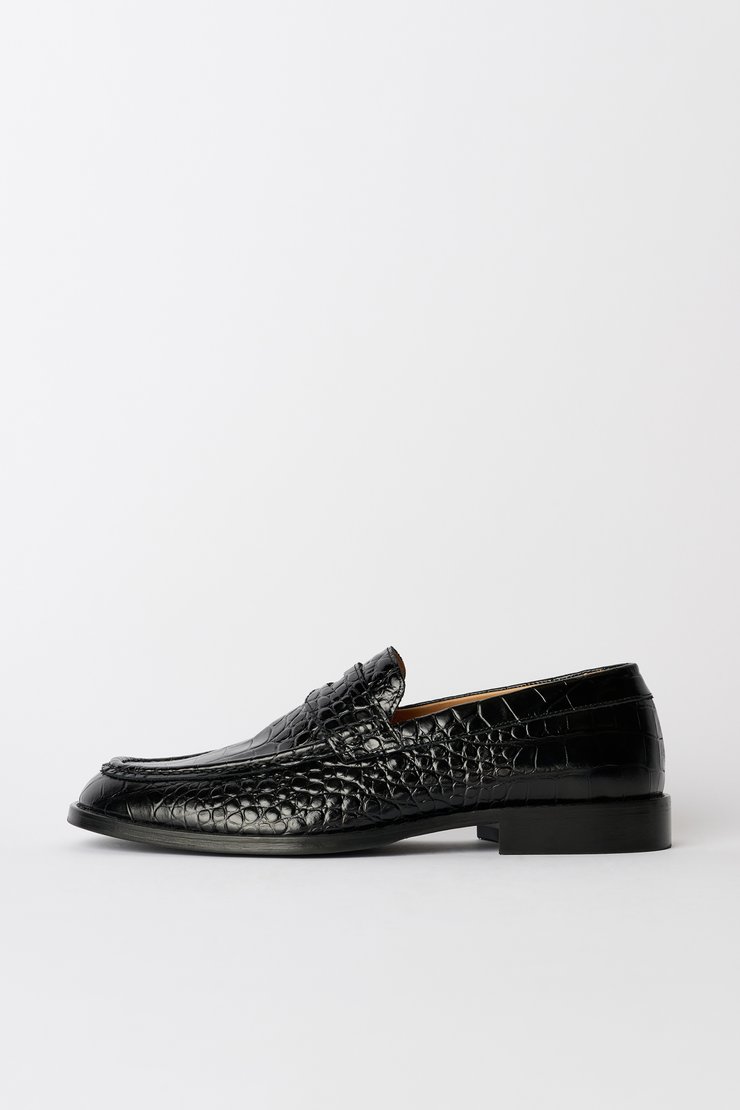 Light Loafer Licorice Croc Bull Hide