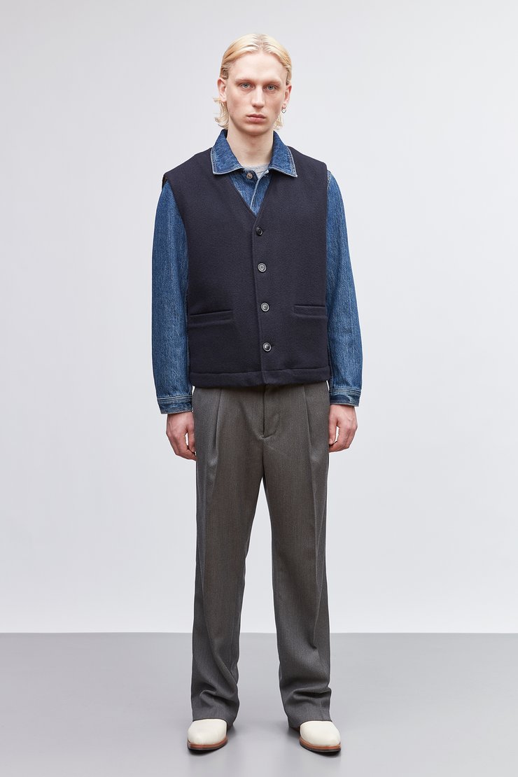STORY VEST