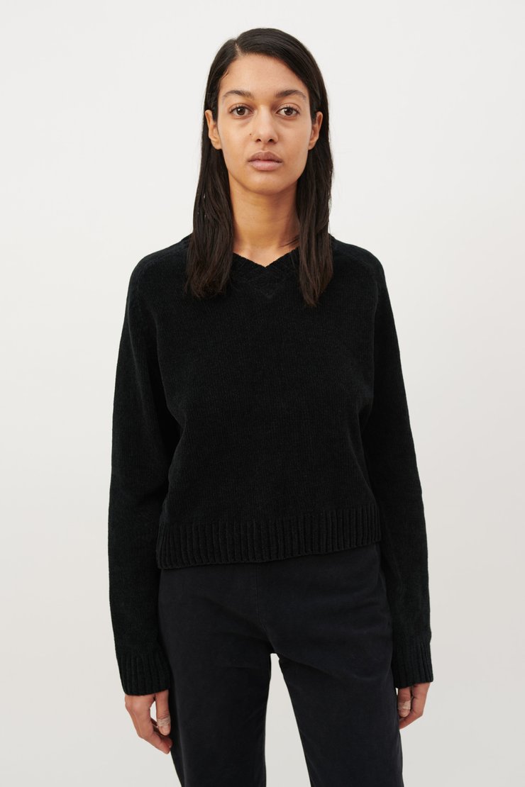 FIRST KNIT V-NECK