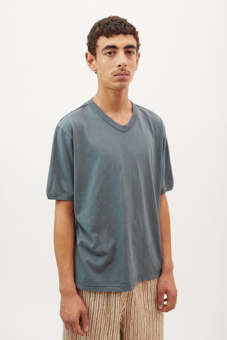BORROWED V-NECK T-SHIRT