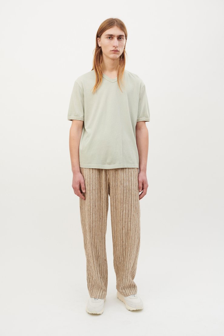 BORROWED V-NECK T-SHIRT