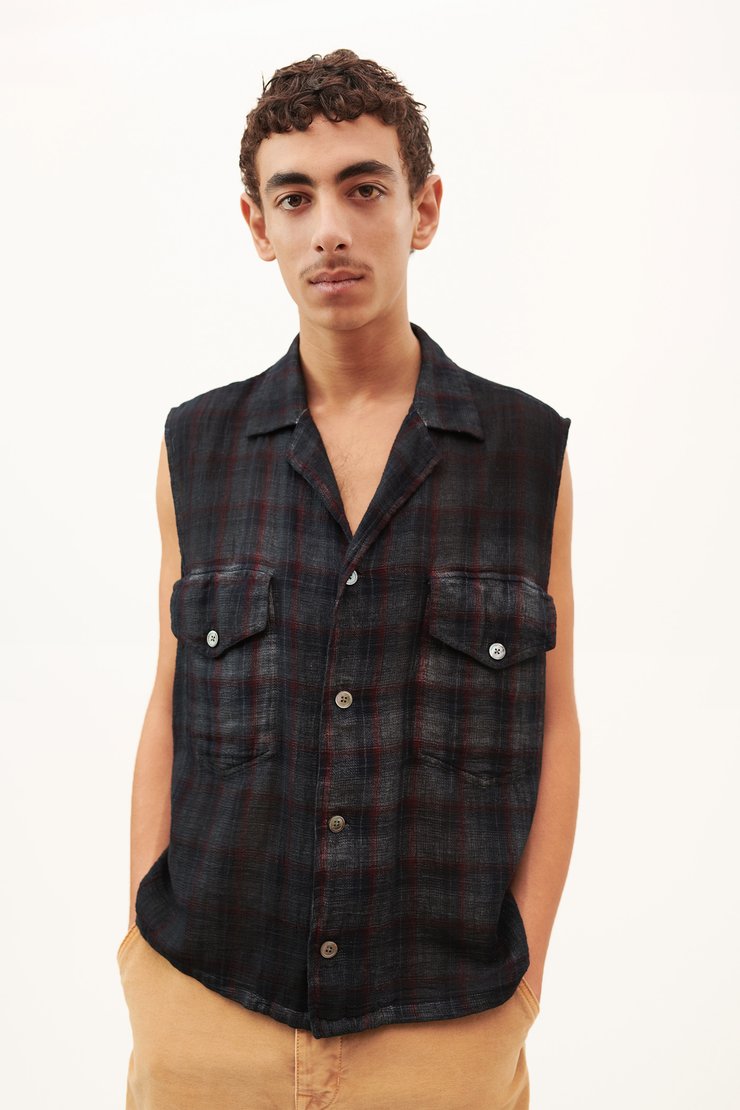 SLEEVELESS CON SHIRT