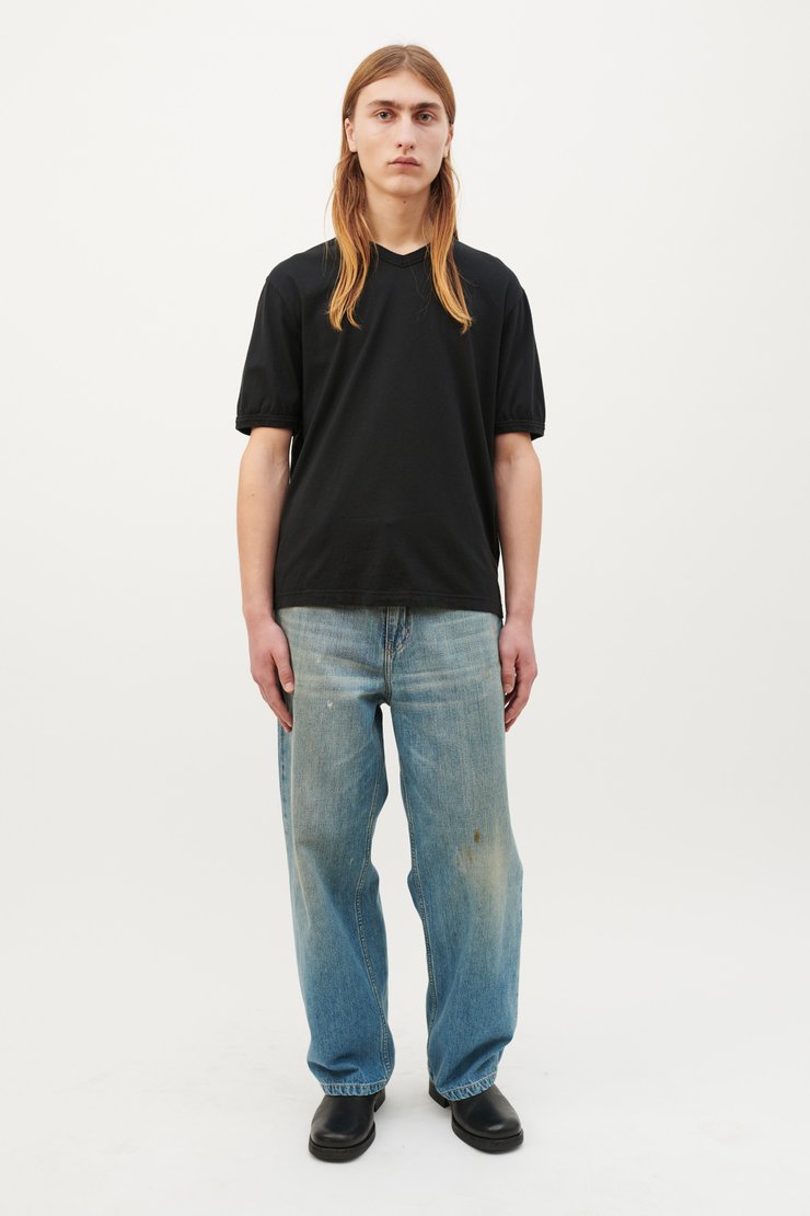 BORROWED V-NECK T-SHIRT