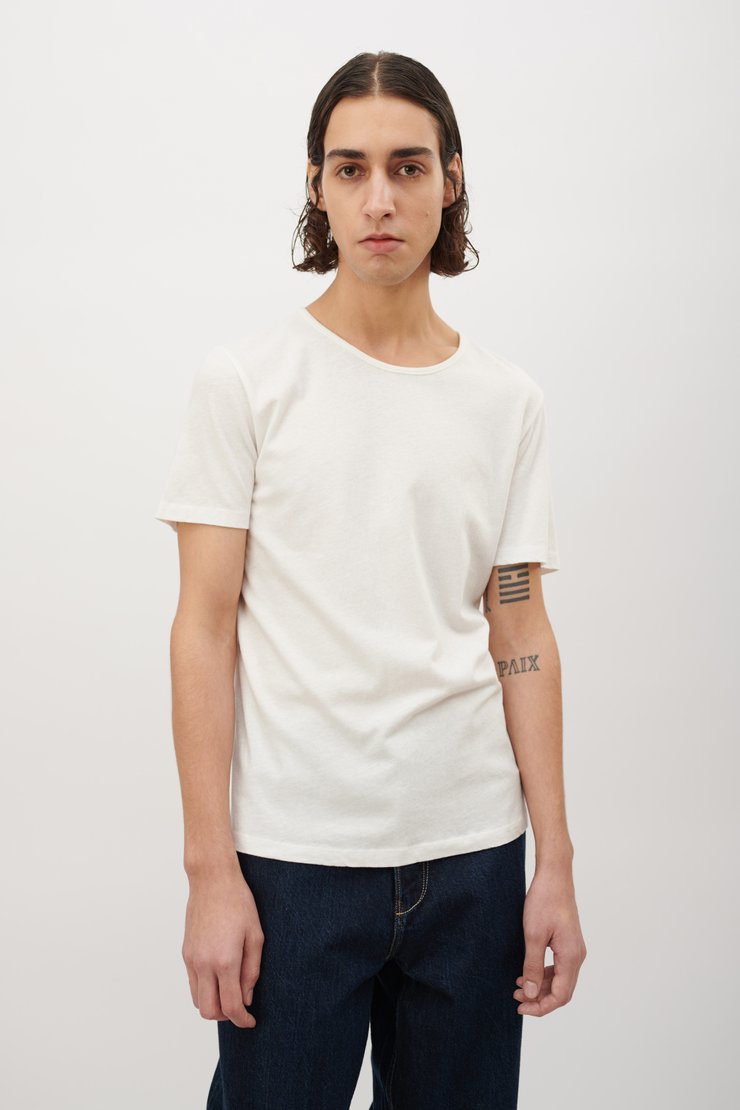 DELICATE U-NECK T-SHIRT