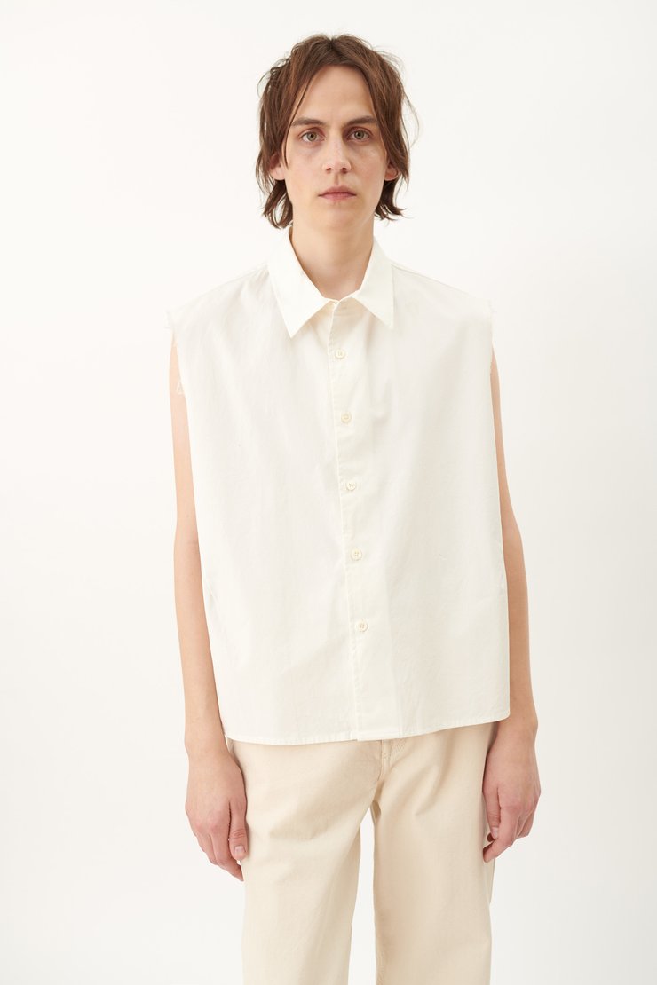 SLEEVELESS COMPANY SHIRT