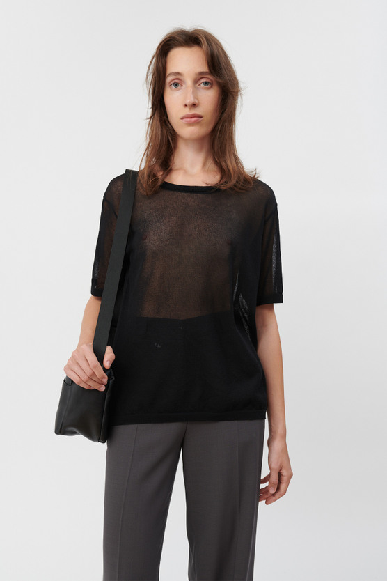 SQUARE ROUND NECK KNIT