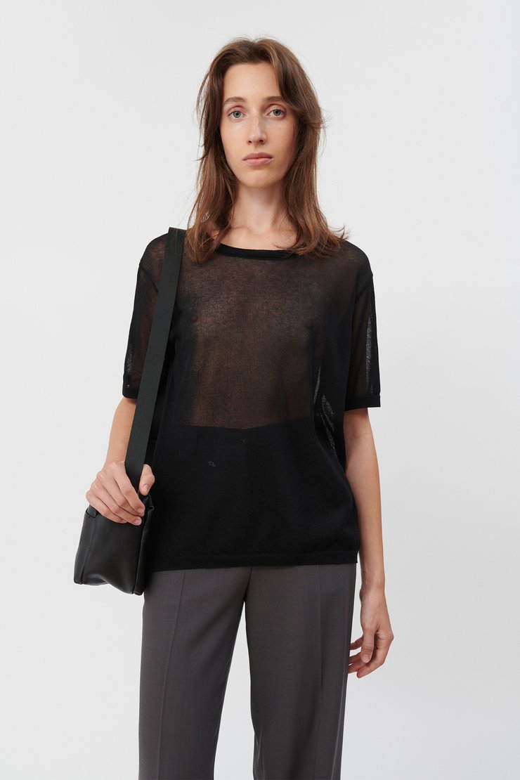 SQUARE ROUND NECK KNIT