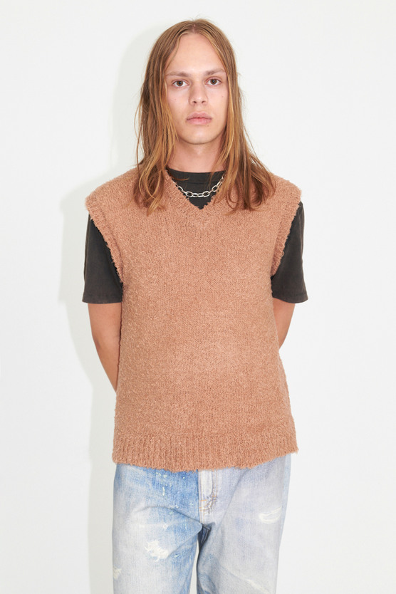 KNITTED VEST