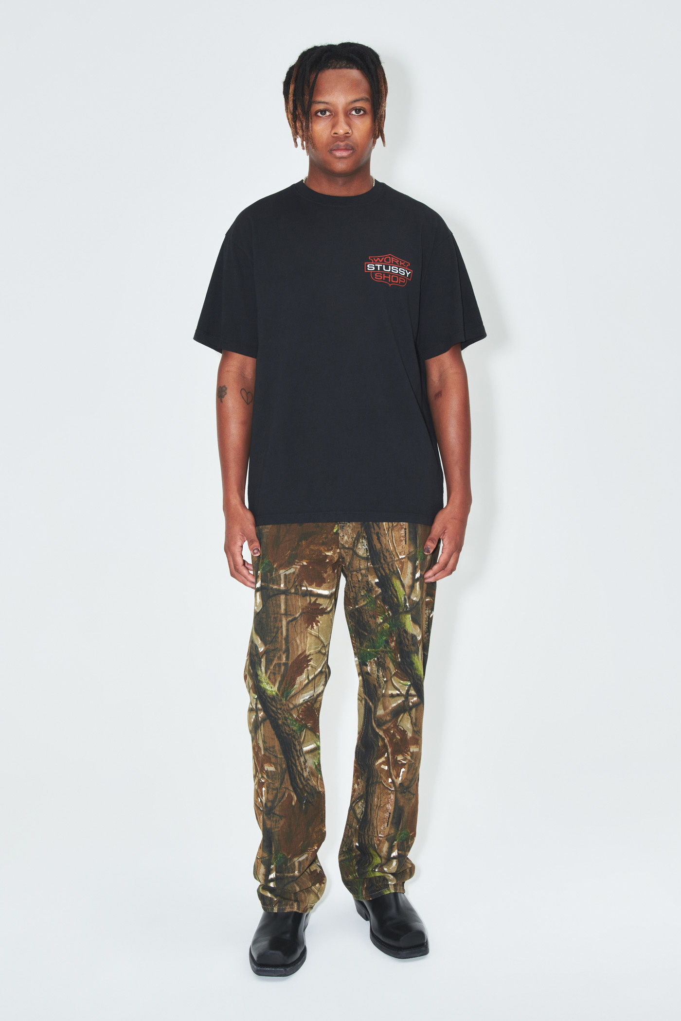 OL BADGE PIG. DYED TEE